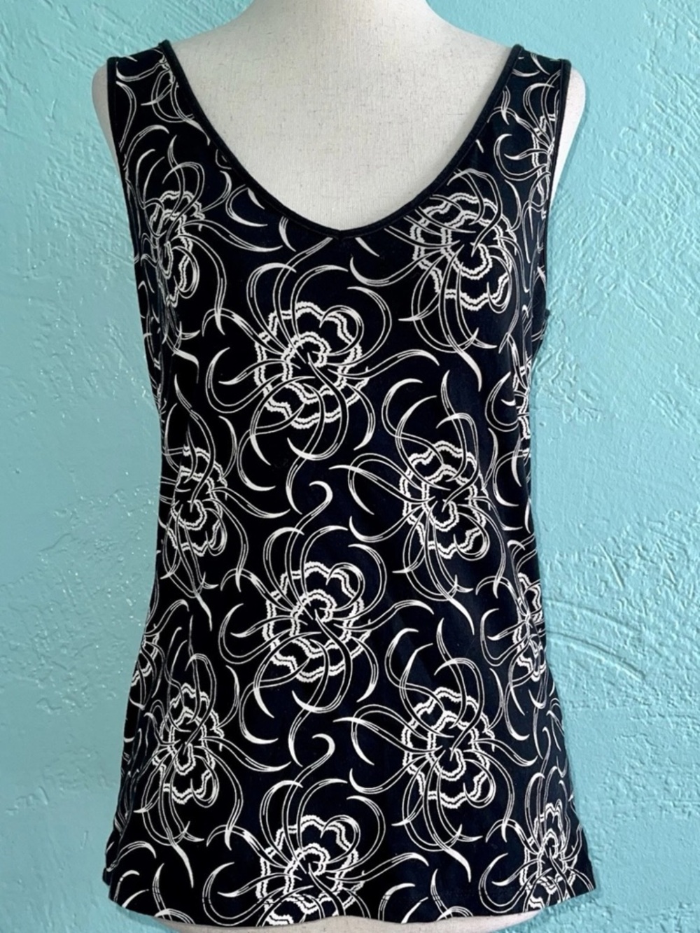 GAP Black & White Spider Lily Floral Tank Top